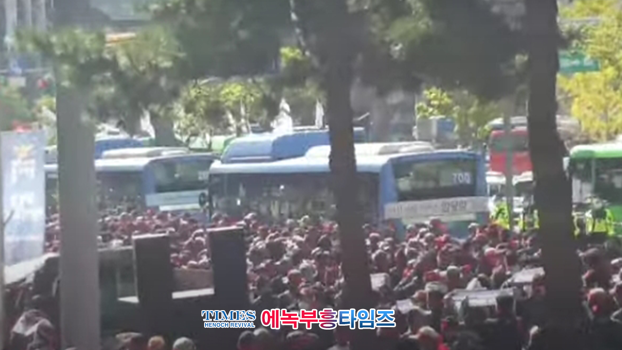 (속보) 민노총 방역수칙어기고 불법 집회해 우파 애국 집회와 대조..... 경찰 향후 처리 결과과 주목돼.