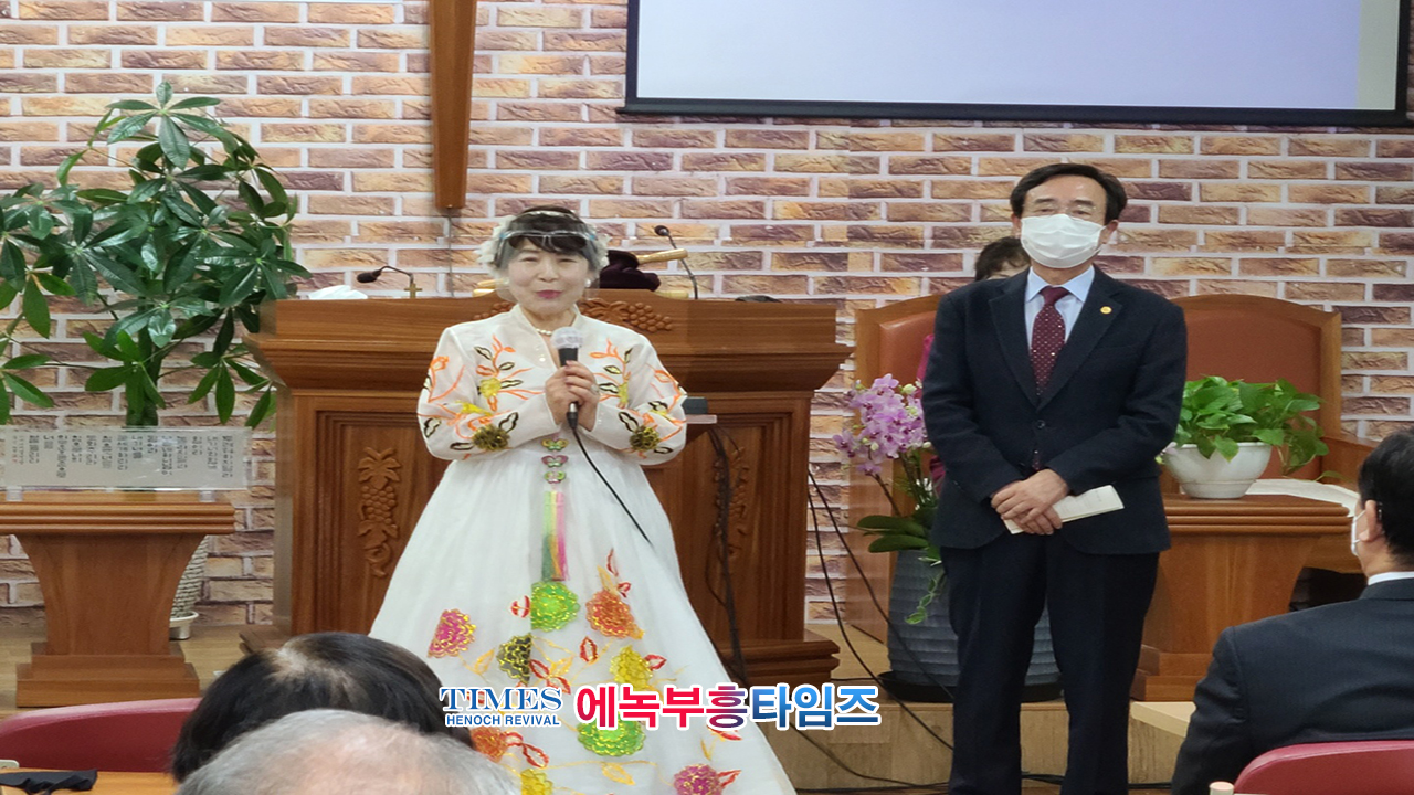 자유복음교회 설립감사예배 드려.