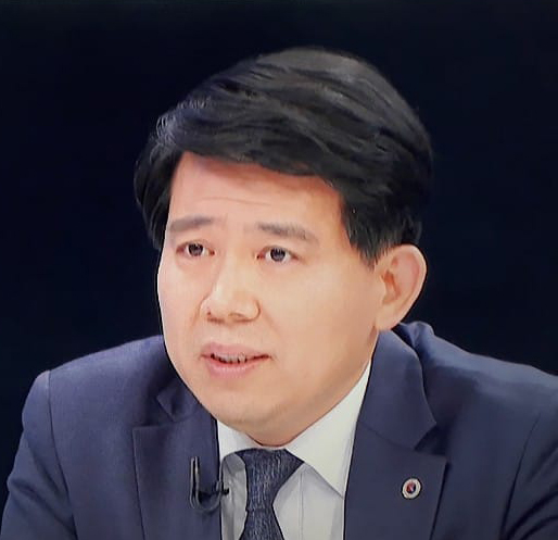 이동욱 회장 “모기장 열어놓고 모기 잡는 엉터리 방역”이라며 청소년 백신 패스의 허구성 알려.