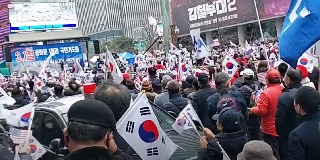 광화문 현장 생방송) 3.1절 103주년 광화문 현장은 온통 태극기 물결.