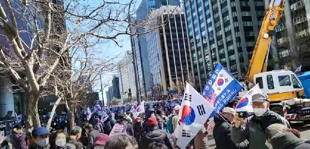 속보) 국민혁명당, 국소연 정기 집회장소 선점해 토요집회 제대로 못해.