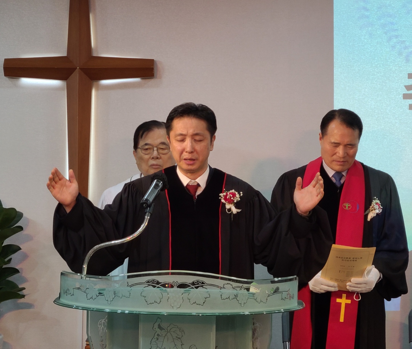 이시영 목사 세계선교총회 중앙노회에서 안수 및 임직 받아.