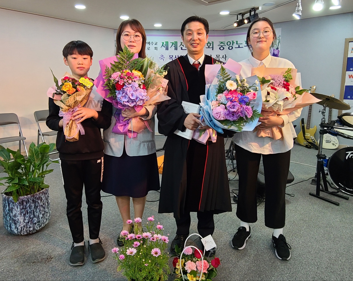 이시영 목사 세계선교총회 중앙노회에서 안수 및 임직 받아.