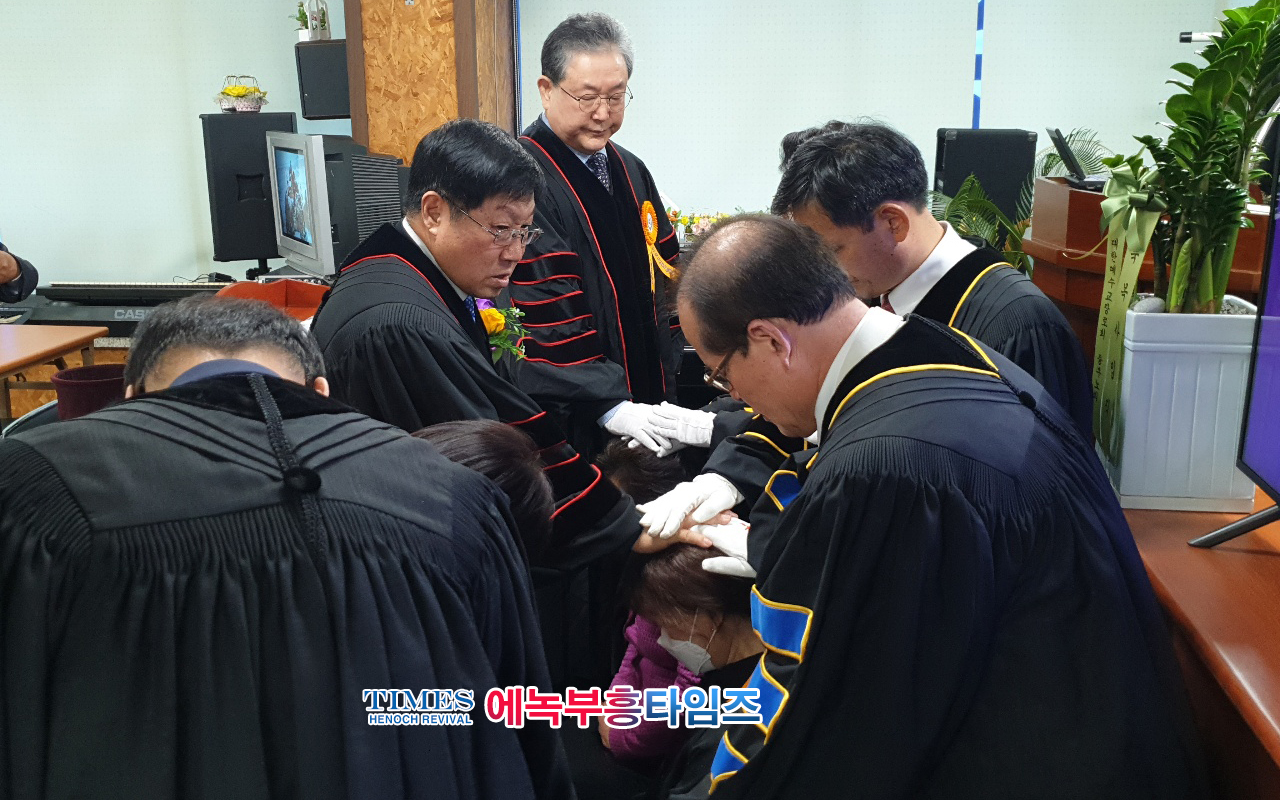 예장(헤브론)총회 3개 노회연합 목사안수식 가져.