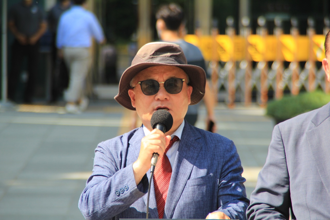일사각오구국기도회 외 단체들, 동성애 행사에 서울시청앞 광장 사용승인 즉각 철회하라!- 오세훈 시장 규탄 기자회견후 시청에 성명서 전달해.