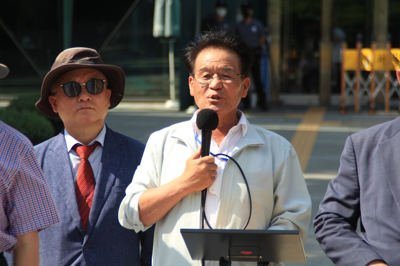 일사각오구국기도회 외 단체들, 동성애 행사에 서울시청앞 광장 사용승인 즉각 철회하라!- 오세훈 시장 규탄 기자회견후 시청에 성명서 전달해.