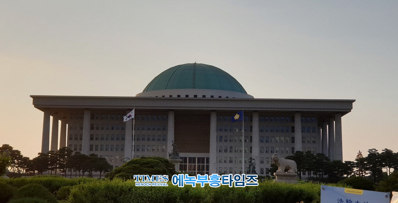 선관위개혁시민연대, 어마어마한 선거개입 대한민국은 선관위의 나라인가? 국민의 나라인가?라며 성명서내고 기자회견 해.