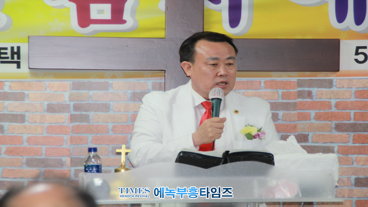대한예수교장로회 만나교회 이전감사예배 드려.