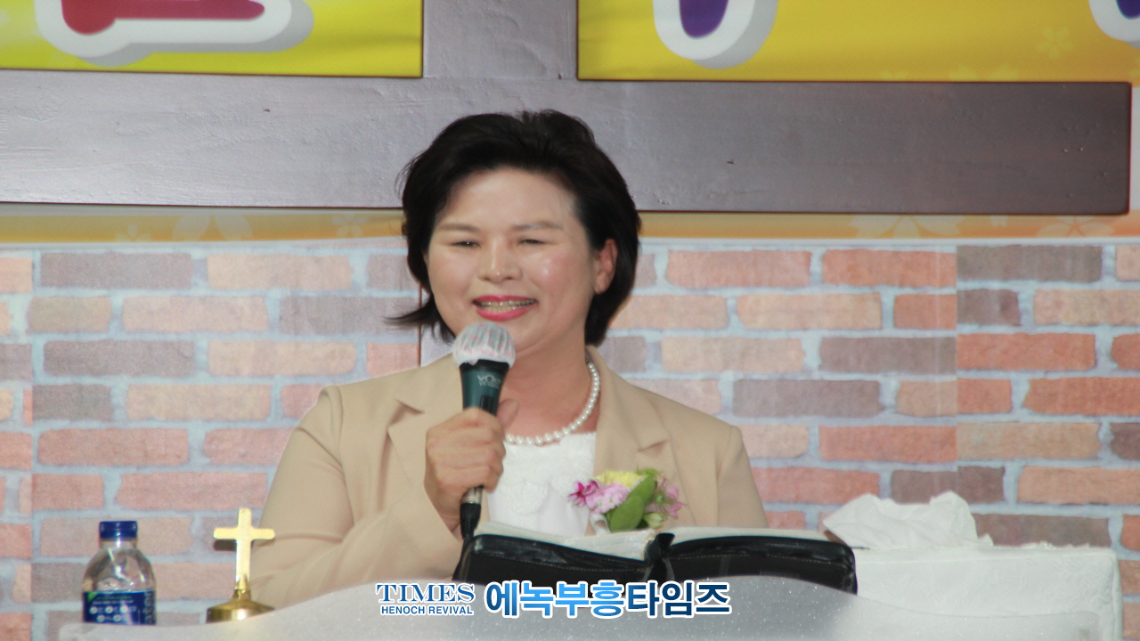 대한예수교장로회 만나교회 이전감사예배 드려.