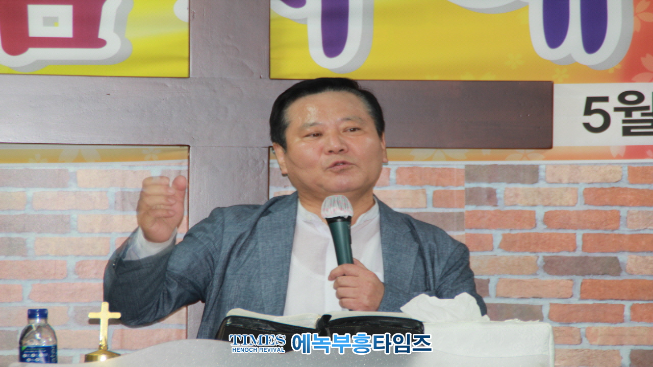 대한예수교장로회 만나교회 이전감사예배 드려.