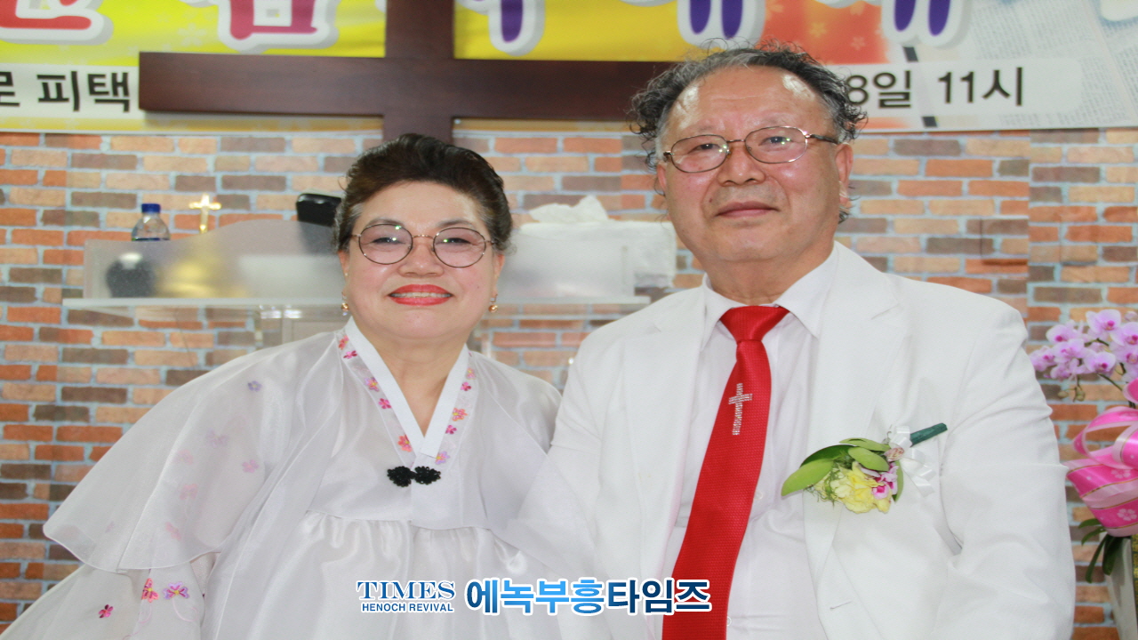 대한예수교장로회 만나교회 이전감사예배 드려.
