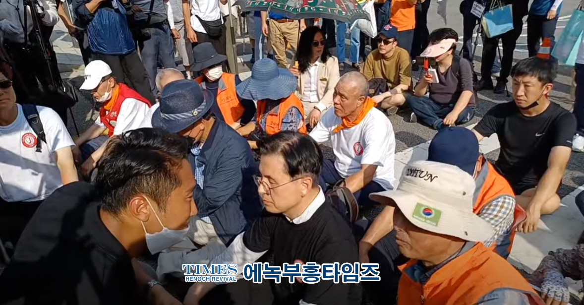 속보) 대법원, 4.15 부정선거 2년3개월간 계류하다 기각되자 황대표와 민대표는 무려 10시간 집회단행해.