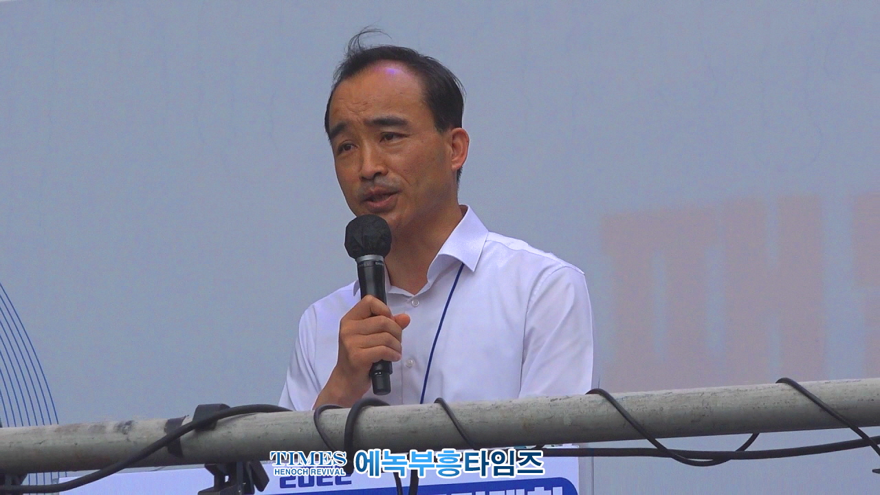 동성애 반대 국민대회, 크로스로드 이사장 정성진 목사 “왜 소돔이 되려하는가?” 라는 설교로 동성애의 패악성 지적해.
