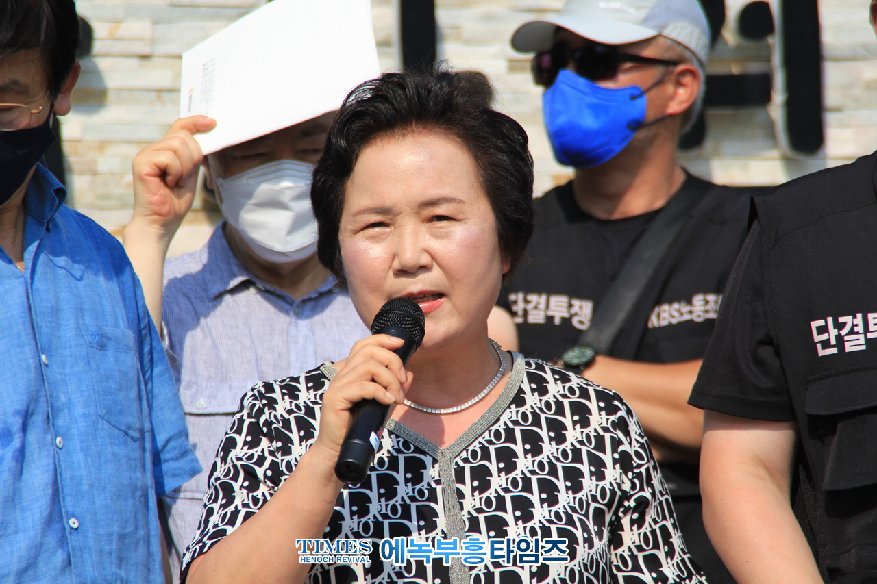 속보) KBS 노동조합(허성권 위원장),감사원 앞에서 [김의철 KBS사장, 한상혁 방통위원장 감사원 국민감사 청구 기자회견]열고 감사청구서 제출해.졌다