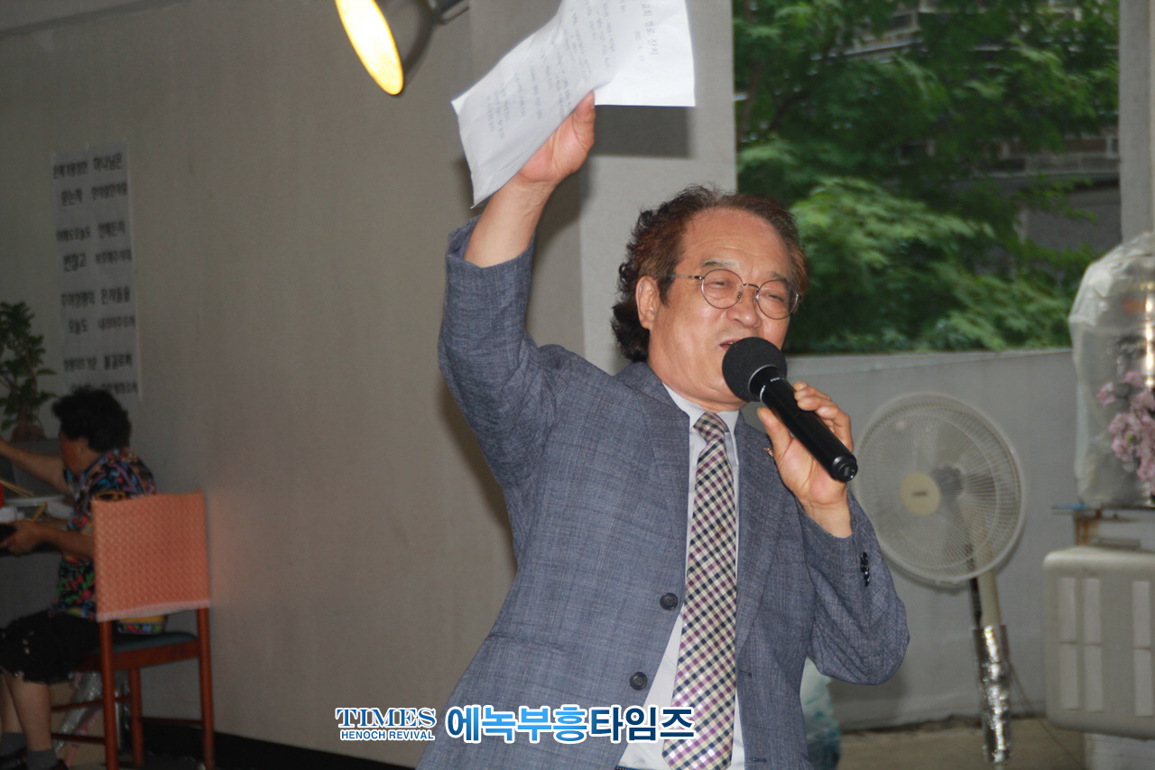 지역사회에 “떡과 복음”을 실천하는 보아스교회 경로잔치 열다.