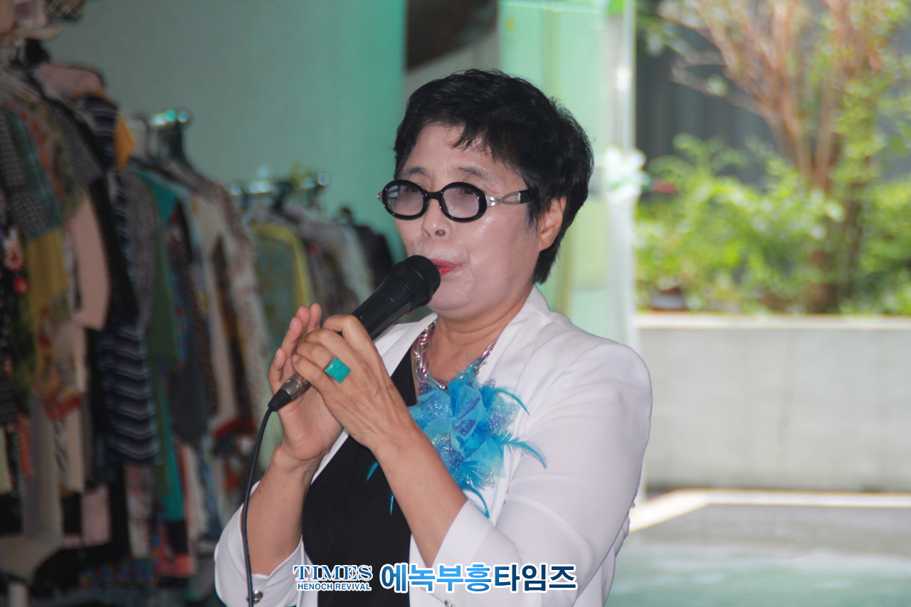 지역사회에 “떡과 복음”을 실천하는 보아스교회 경로잔치 열다.