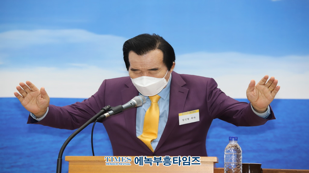 월기총 특별총회 및 CWC 언론부흥사회 세미나와 부부수련회 가져.