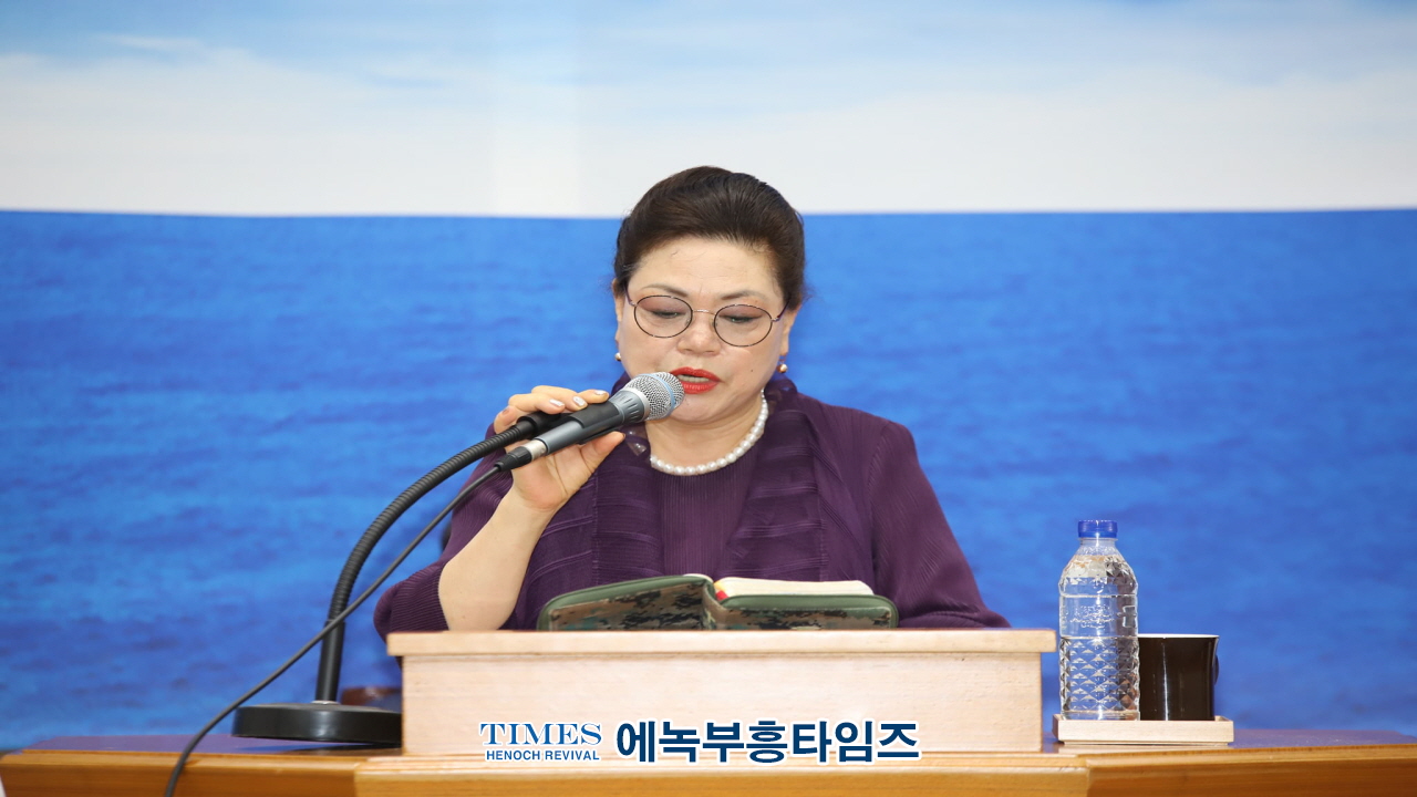 월기총 특별총회 및 CWC 언론부흥사회 세미나와 부부수련회 가져.