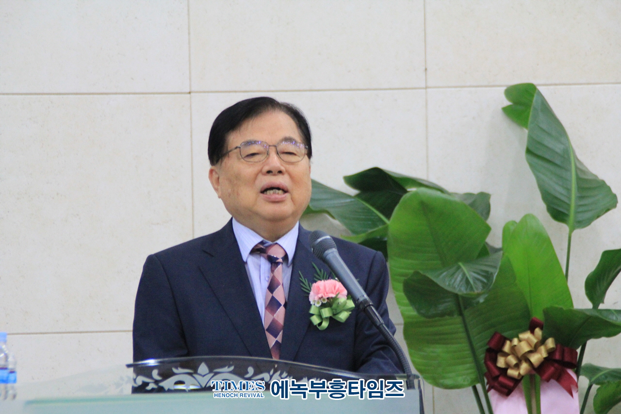 박영호 목사, 언약교회 설립, C.L.C 및 언약신학 이전 감사예배 드려.