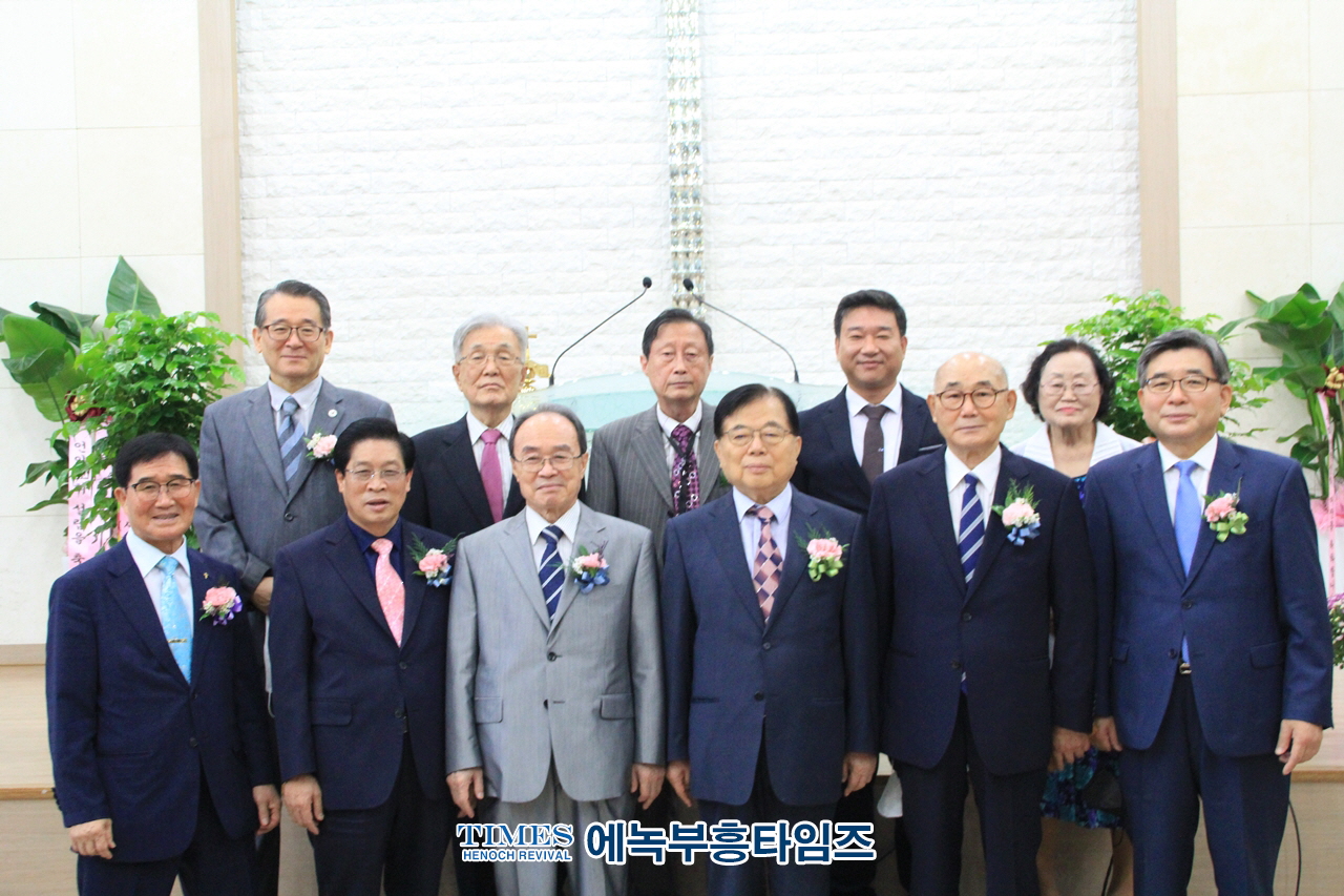 박영호 목사, 언약교회 설립, C.L.C 및 언약신학 이전 감사예배 드려.