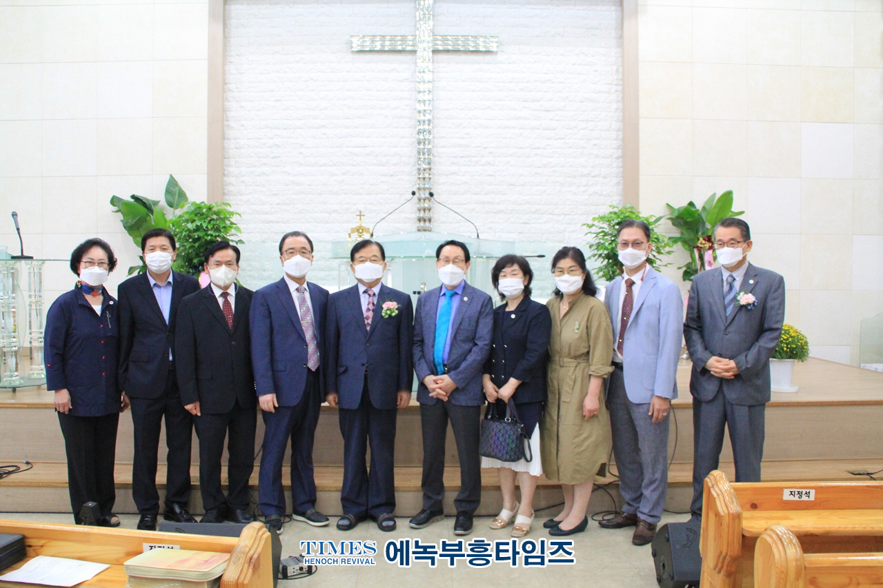 박영호 목사, 언약교회 설립, C.L.C 및 언약신학 이전 감사예배 드려.