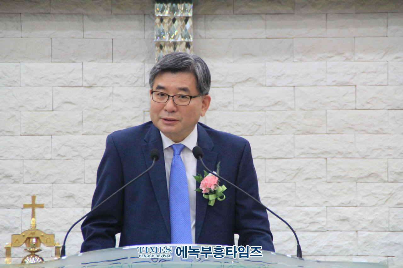 박영호 목사, 언약교회 설립, C.L.C 및 언약신학 이전 감사예배 드려.
