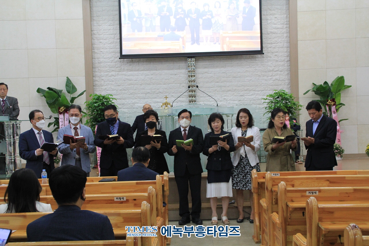 박영호 목사, 언약교회 설립, C.L.C 및 언약신학 이전 감사예배 드려.