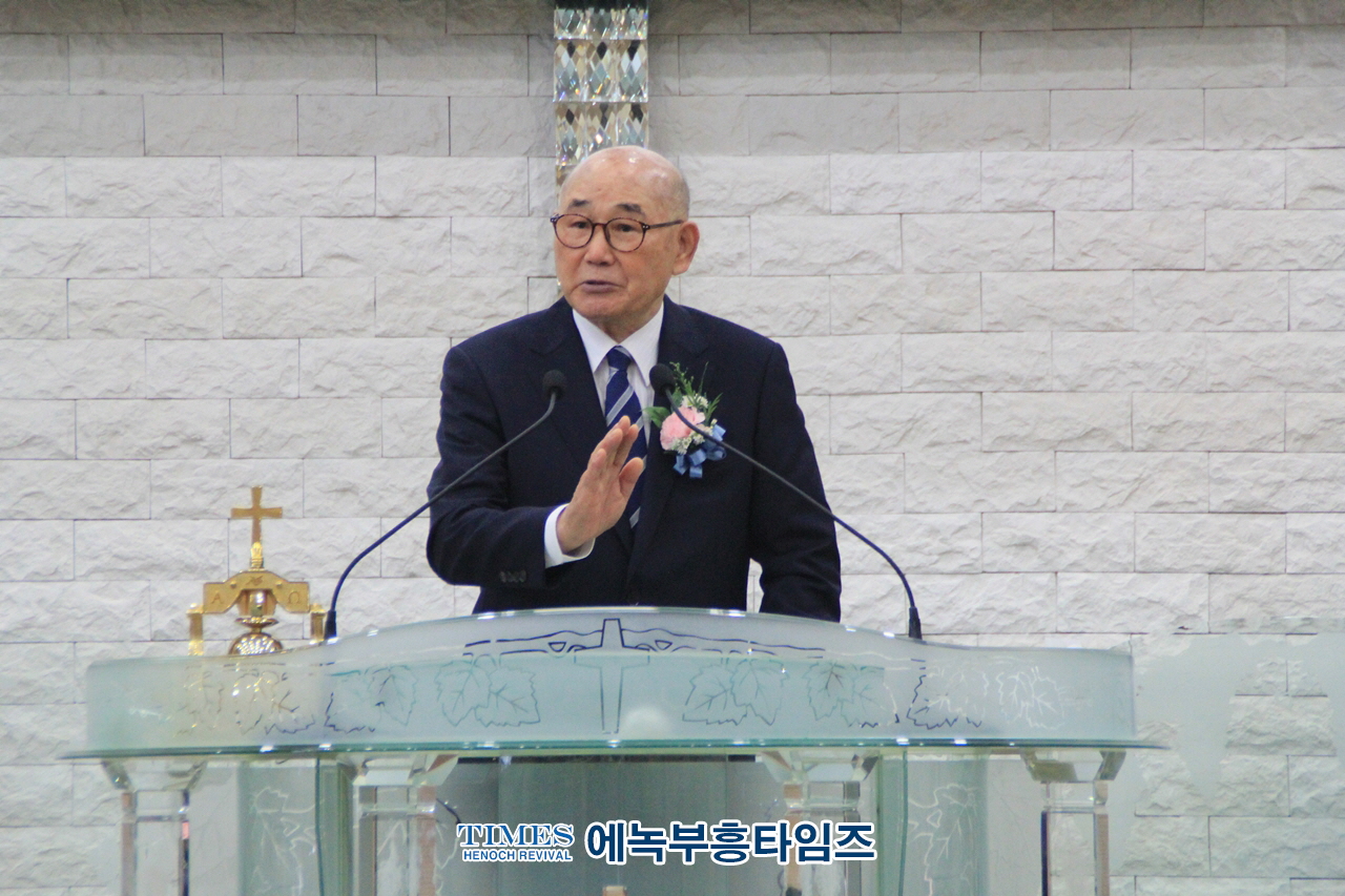 박영호 목사, 언약교회 설립, C.L.C 및 언약신학 이전 감사예배 드려.