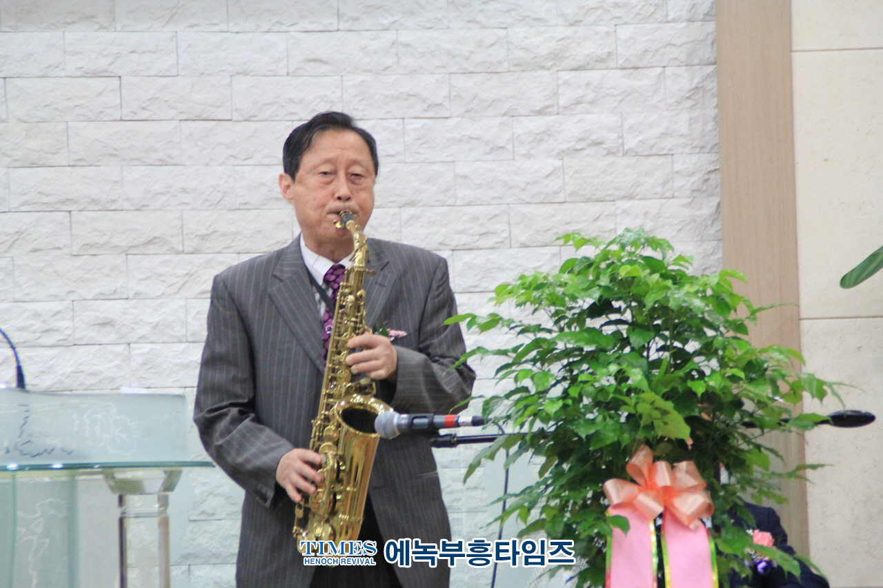 박영호 목사, 언약교회 설립, C.L.C 및 언약신학 이전 감사예배 드려.