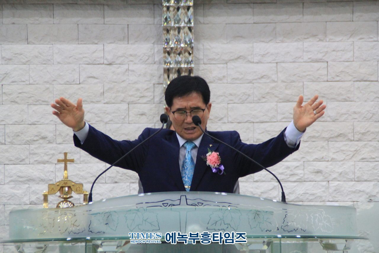 박영호 목사, 언약교회 설립, C.L.C 및 언약신학 이전 감사예배 드려.