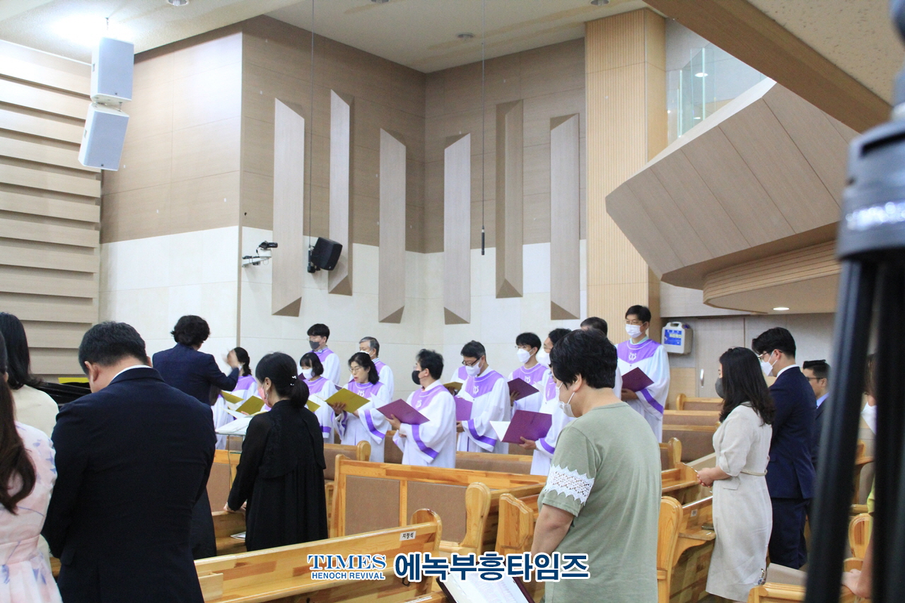 박영호 목사, 언약교회 설립, C.L.C 및 언약신학 이전 감사예배 드려.