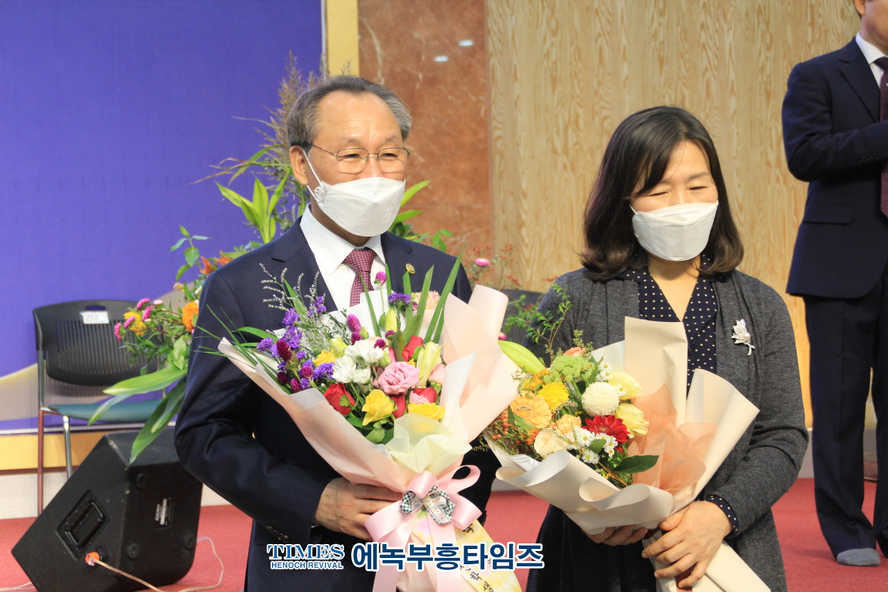예장 개혁총연 모종운 총회장 취임 및 임원 임직 감사예배 드려.