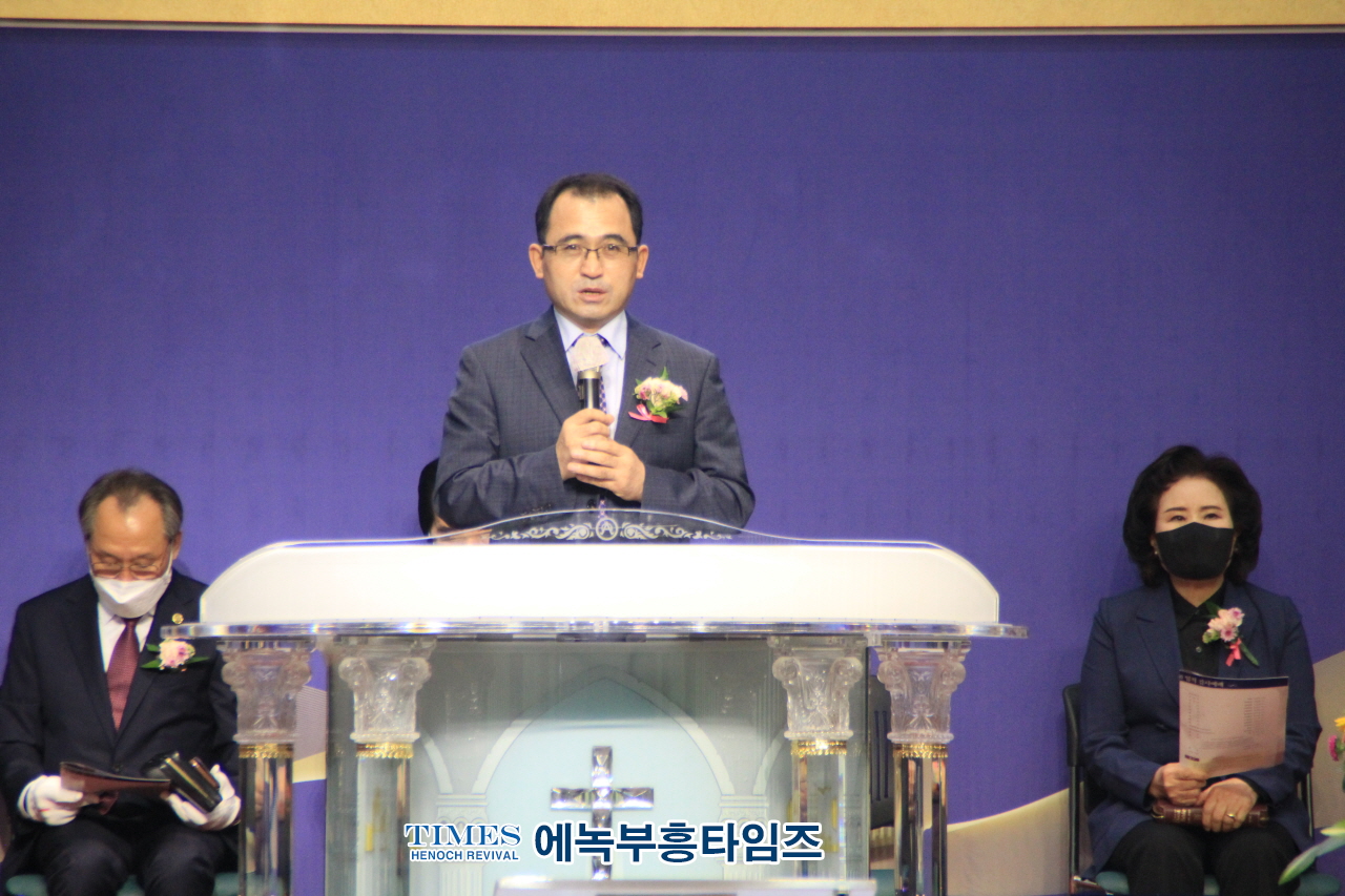 예장 개혁총연 모종운 총회장 취임 및 임원 임직 감사예배 드려.