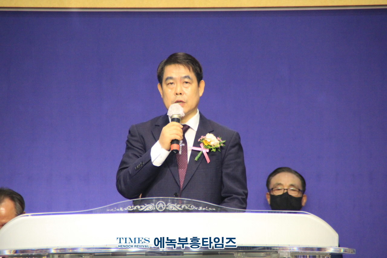 예장 개혁총연 모종운 총회장 취임 및 임원 임직 감사예배 드려.