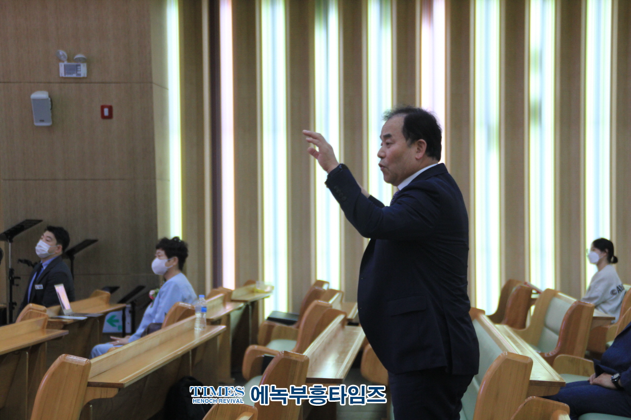 예장 개혁총연 모종운 총회장 취임 및 임원 임직 감사예배 드려.
