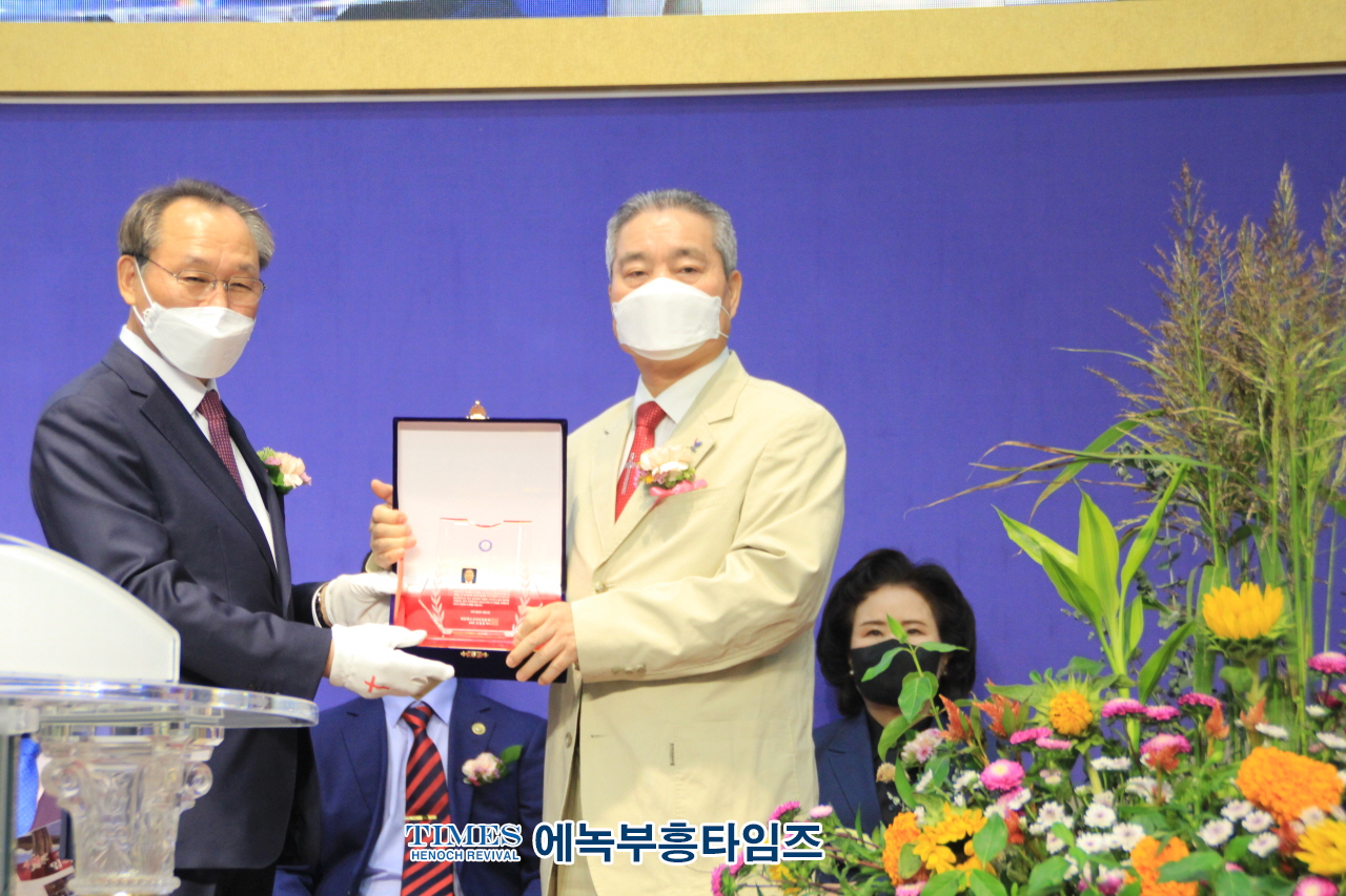 예장 개혁총연 모종운 총회장 취임 및 임원 임직 감사예배 드려.