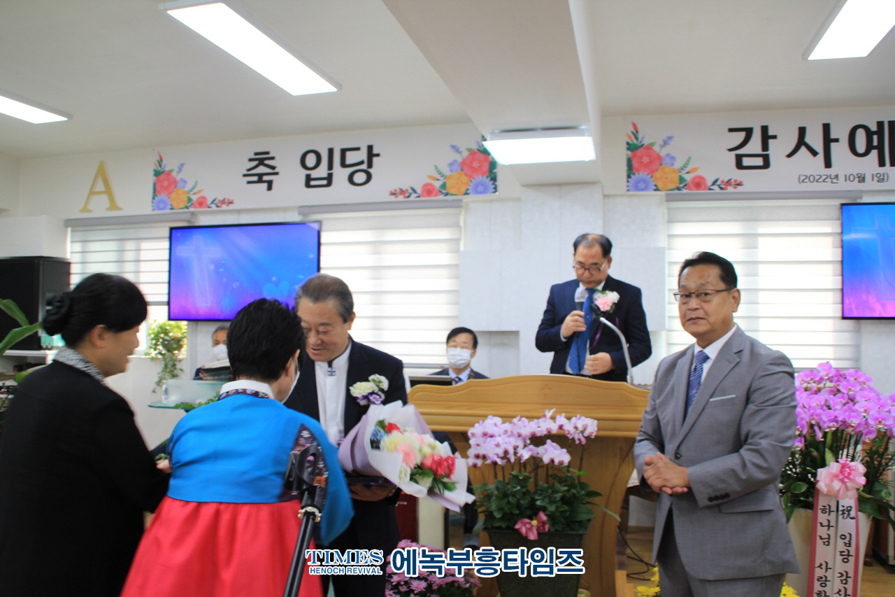 복된교회 입당감사예배 통해 이웃에 더욱 예수그리스도의 사랑을 나타낼수있는 교회가 되기를 다짐해.