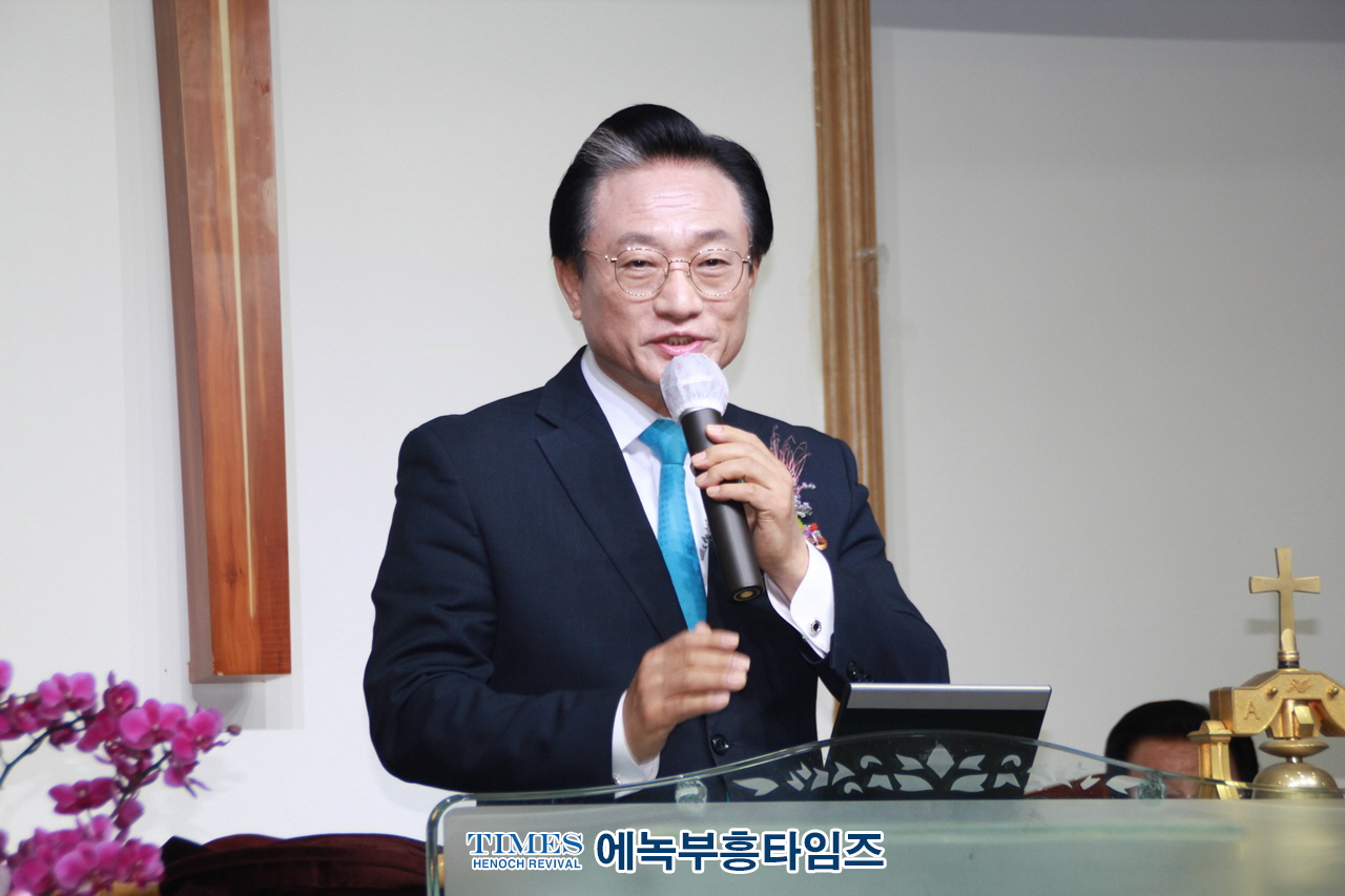 김우경 목사 한국기독교부흥사단체총연합 제4대 중앙대표회장에 취임해.