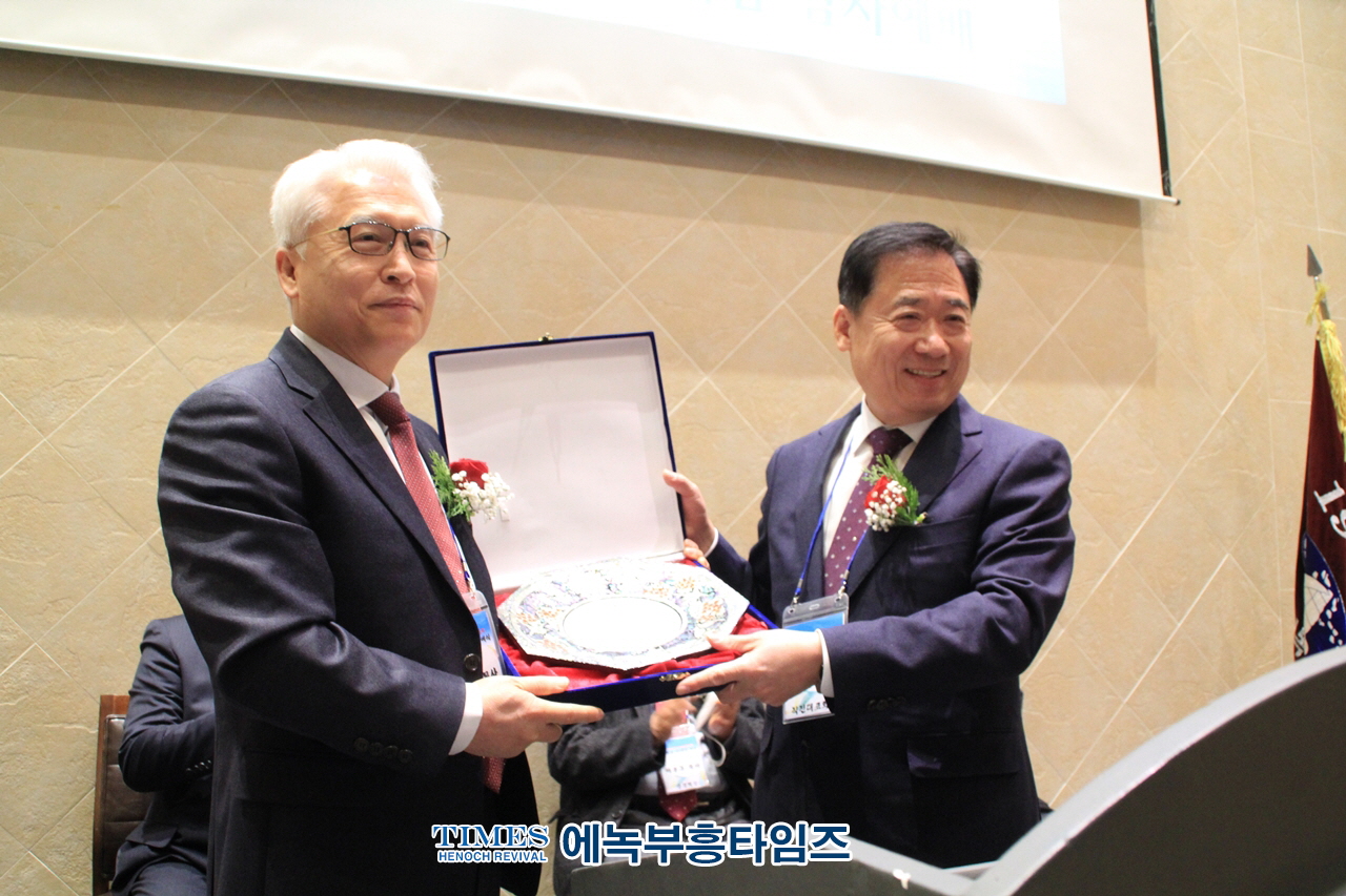 (사)한국기독교부흥협의회 제54대 이.취임 감사예배 은혜롭고 성대하게 마쳐.