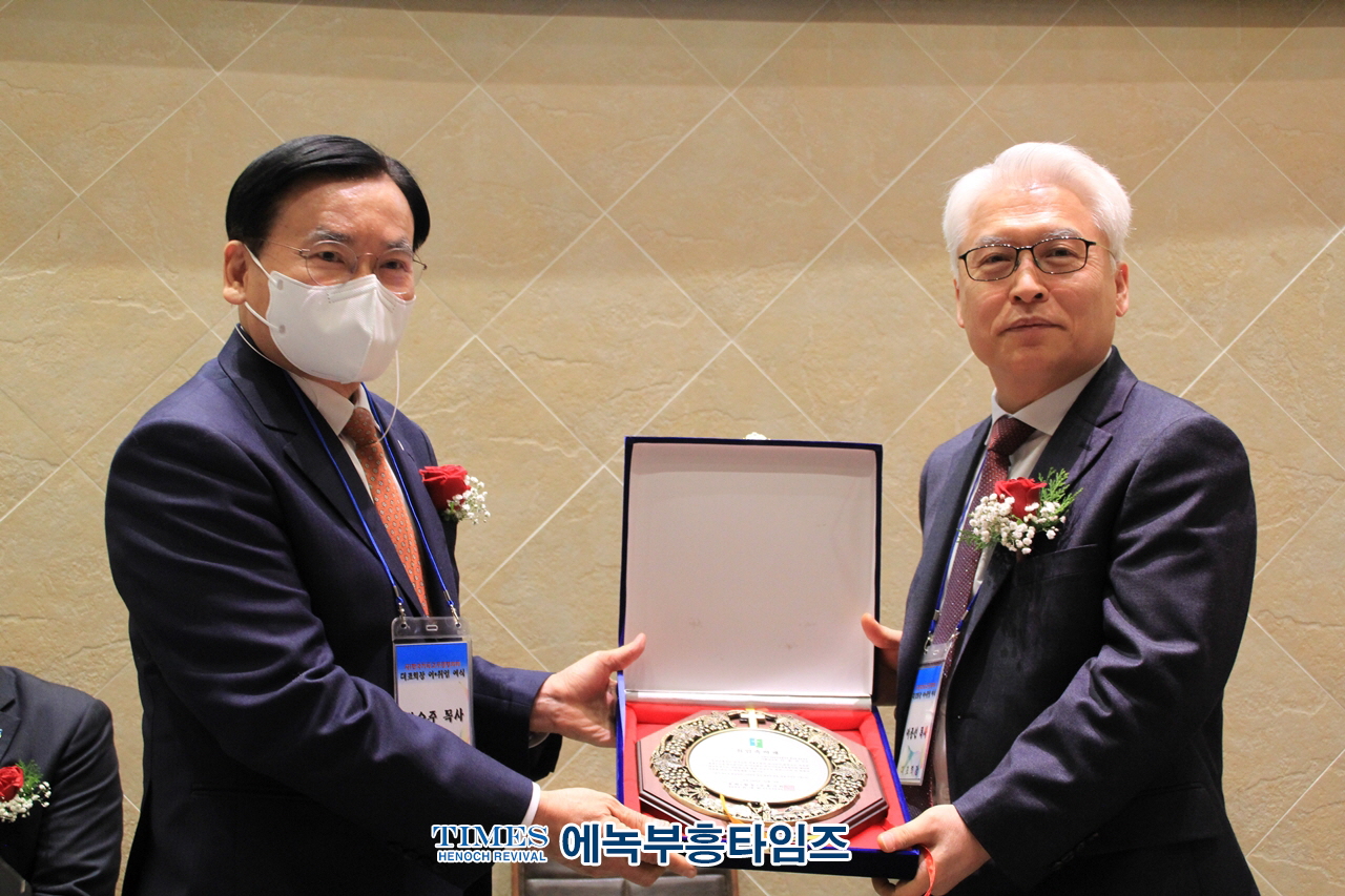 (사)한국기독교부흥협의회 제54대 이.취임 감사예배 은혜롭고 성대하게 마쳐.