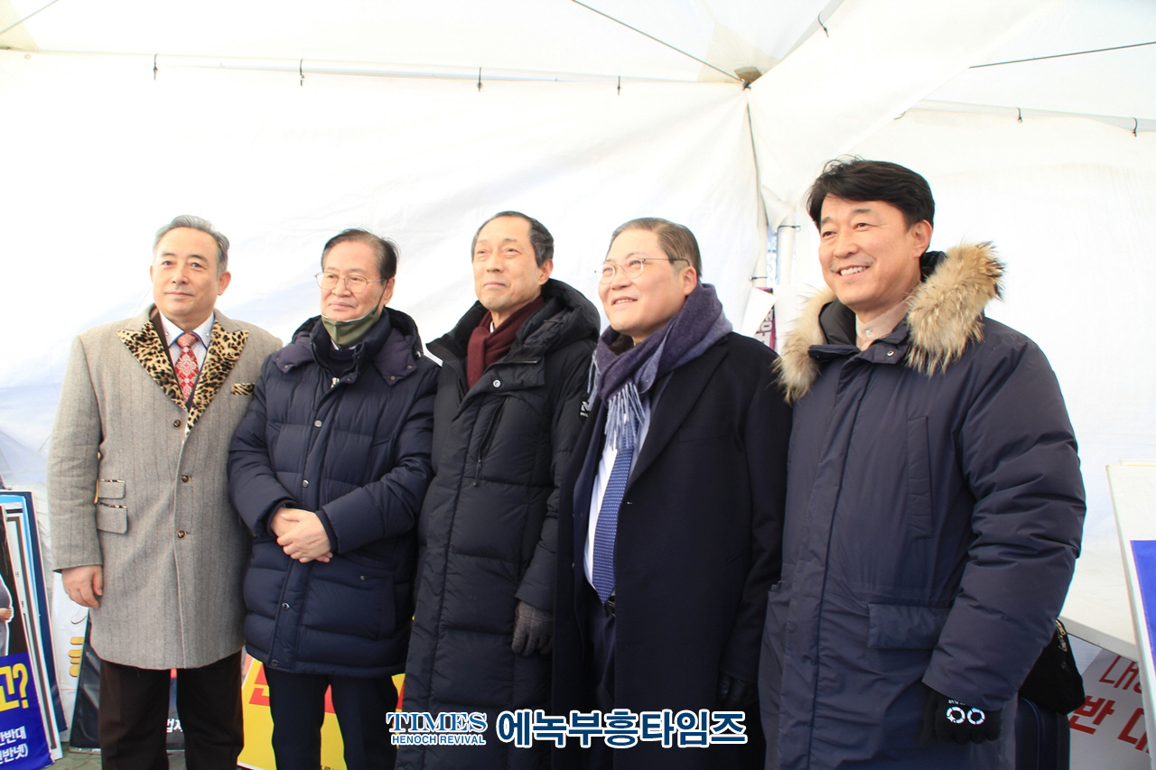 새해벽두에 소강석 목사등 기독교단체장들 대거 포괄적차별금지법평등법 입법 반대와 폐기 촉구를 위한 국회앞 기자회견및 1인 시위가져.