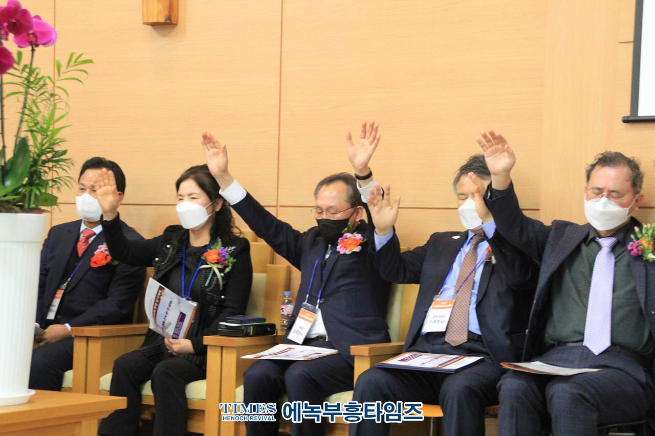 대한예수교장로회 개혁총연과 통합피어선측 통합후 기독총회 이름으로 신년하례통합 감사예배 가져.