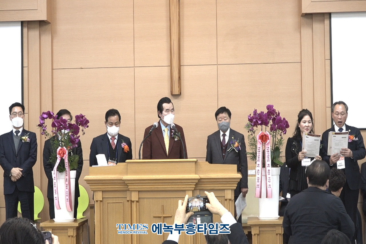 대한예수교장로회 개혁총연과 통합피어선측 통합후 기독총회 이름으로 신년하례통합 감사예배 가져.