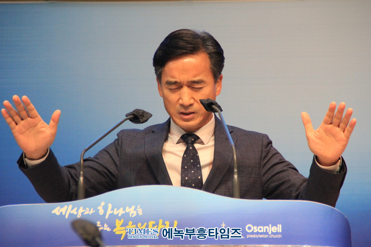 오산시기독교총연합회 신년감사예배와 신상철 목사 대표회장 취임식 가져.