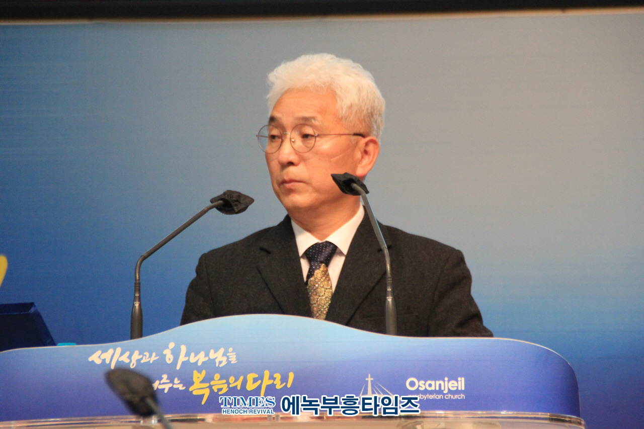 오산시기독교총연합회 신년감사예배와 신상철 목사 대표회장 취임식 가져.