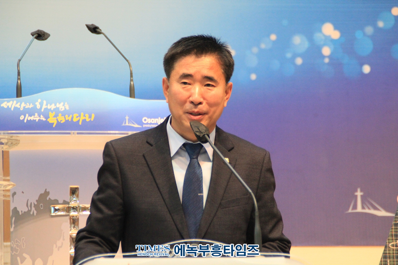 오산시기독교총연합회 신년감사예배와 신상철 목사 대표회장 취임식 가져.