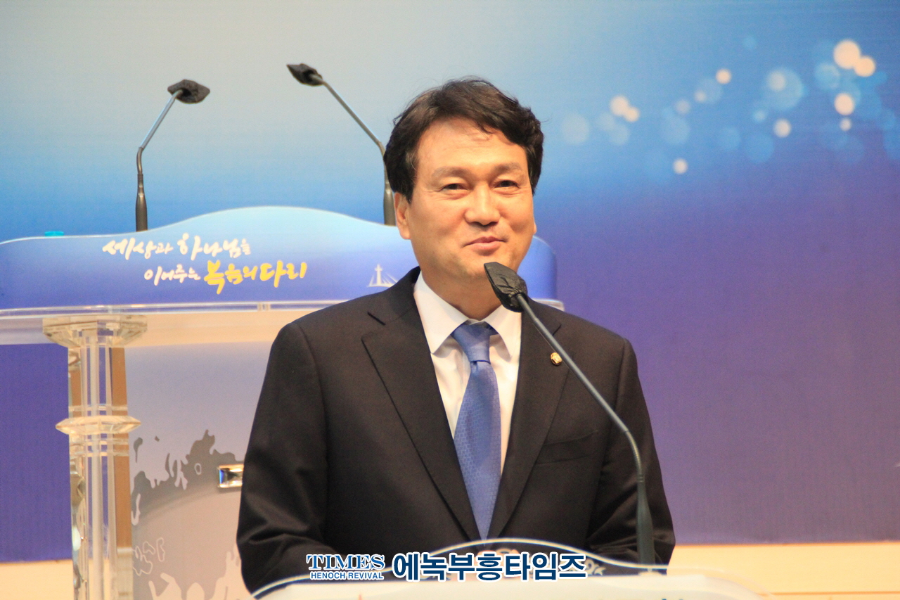 오산시기독교총연합회 신년감사예배와 신상철 목사 대표회장 취임식 가져.