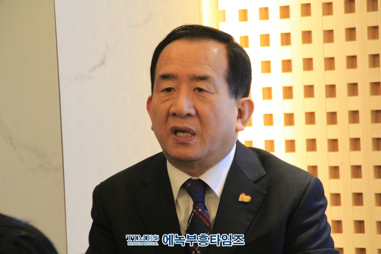 인기총 동성애특별대책위원회 조찬모임갖고 4천3백여 교회로 구성된 인기총은 창조질서와 헌법 질서를 무너뜨리는 독선적이고 위장된 차별금지 법안을 함께 힘을 합쳐 막아내기로 하였다.