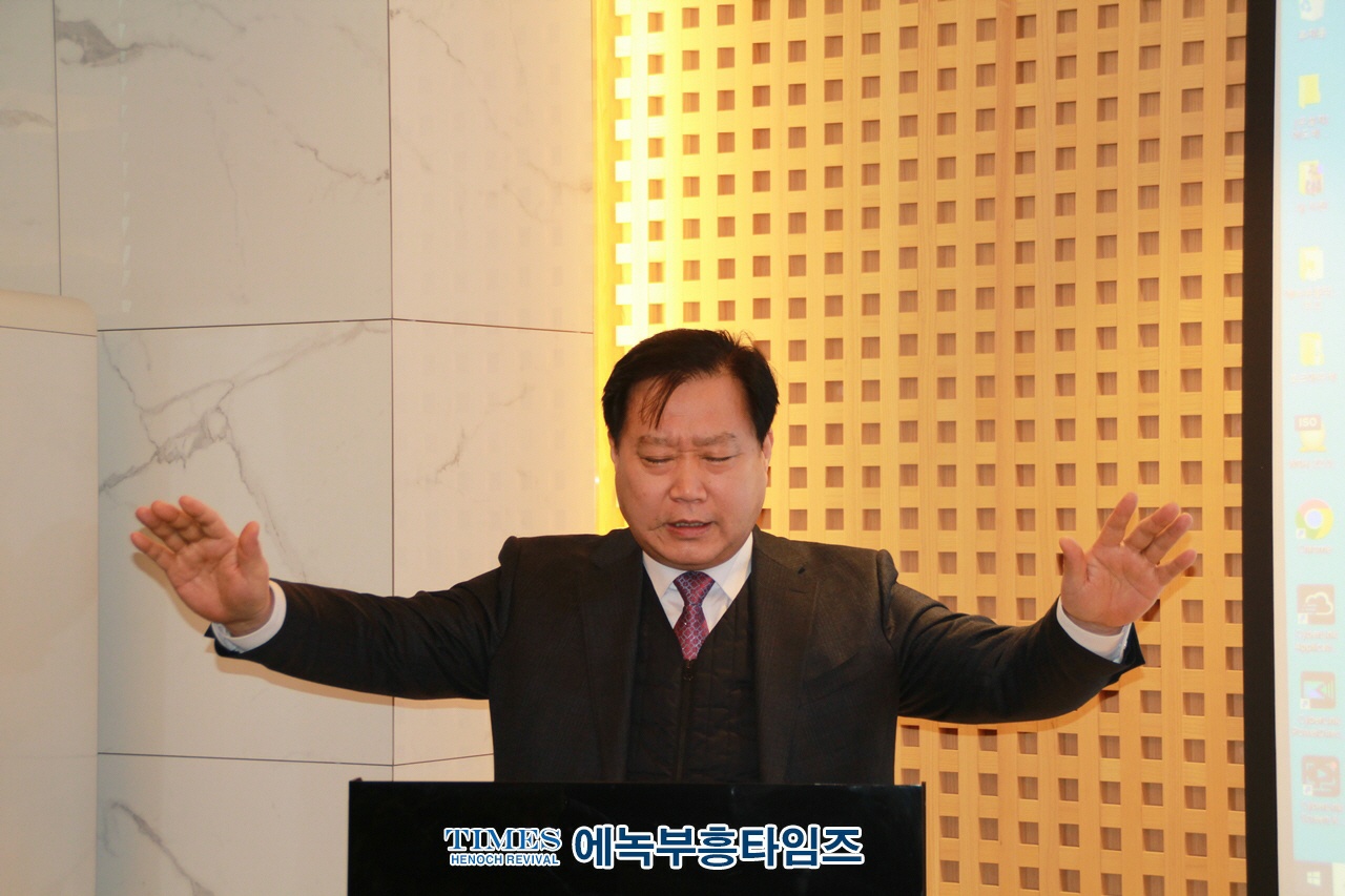 인기총 동성애특별대책위원회 조찬모임갖고 4천3백여 교회로 구성된 인기총은 창조질서와 헌법 질서를 무너뜨리는 독선적이고 위장된 차별금지 법안을 함께 힘을 합쳐 막아내기로 하였다.
