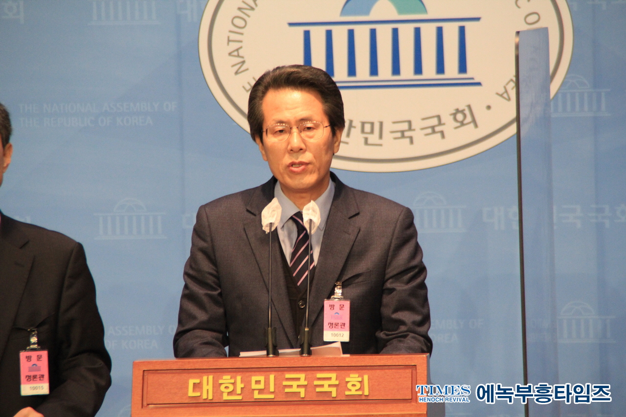 김상훈 국회의원 주최 수기총등 1200여 기독단체들 국회소통관서 기자회견 통해 MBC, KBS, SBS의 기독교 모독, 동성애 선전노래 방송 적합 판정 철회치 않을시 기독교의 매서운 항의에 부딪칠 것.